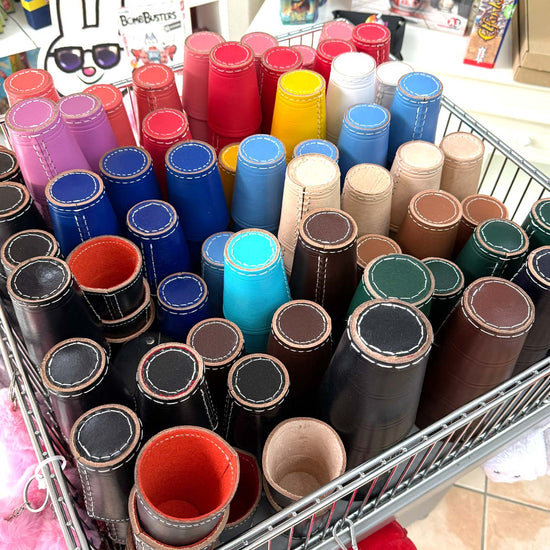 Würfelbecher in ganz viele Farben